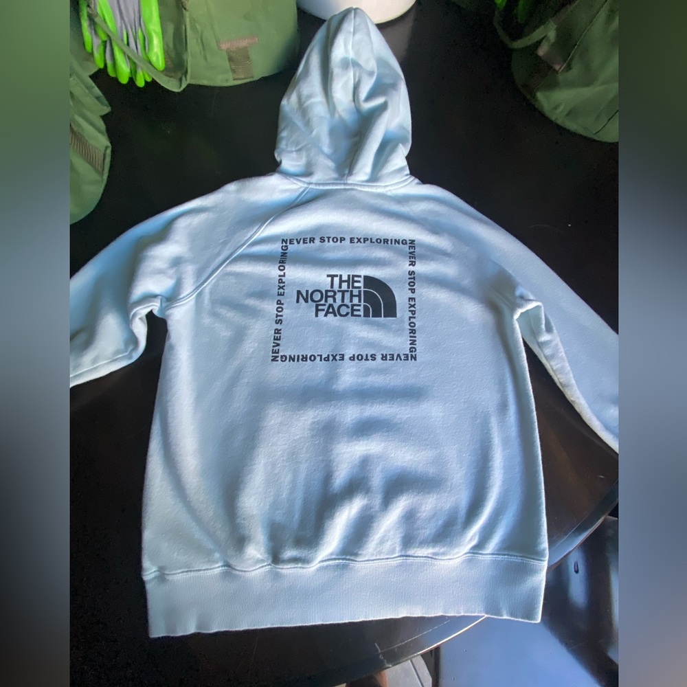 Brand: The North face Size: woman’s medium Color: light blue
